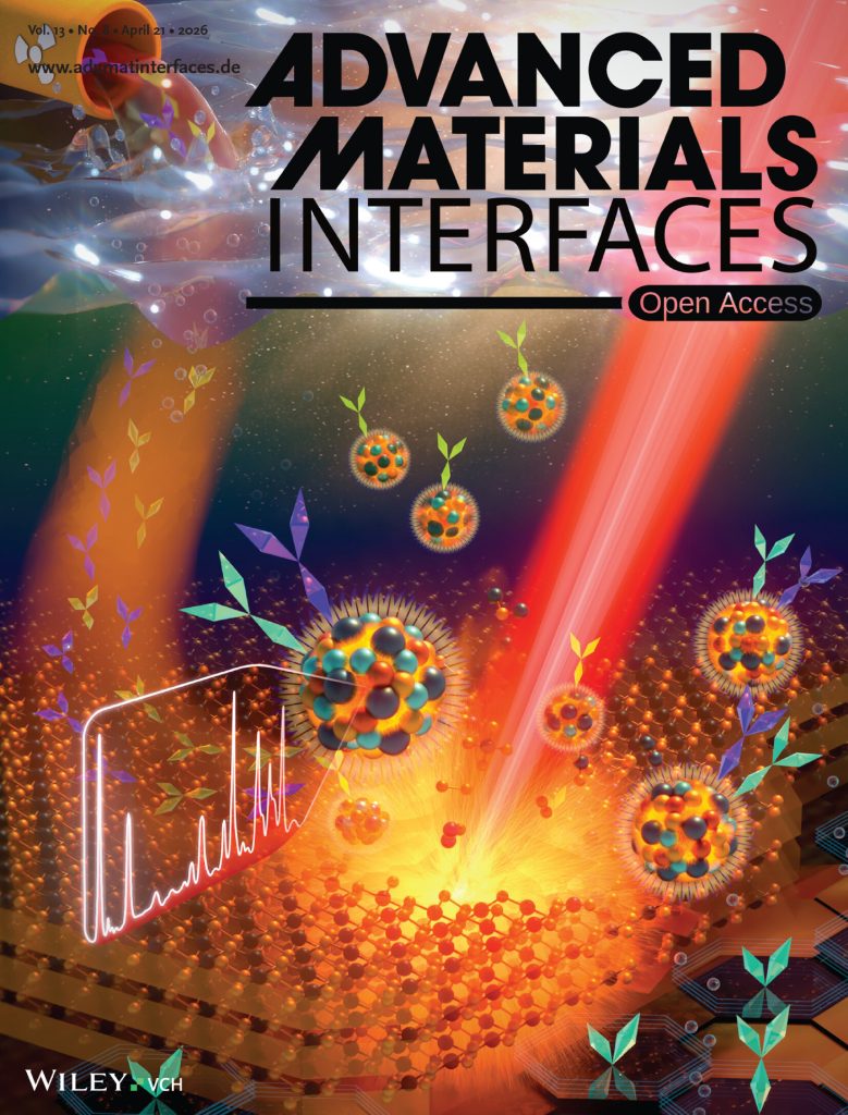 Рисунок 1. Журнал Advanced Materials Interfaces посвятил исследованию одну из своих обложек. Изображение художественно иллюстрирует процесс получения наночастиц PdSe₂–x из объемного кристалла PdSe₂ с помощью фемтосекундного лазера. В отличие от кристаллического прекурсора, наночастицы являются аморфными, с более высокой концентрацией разорванных химических связей и вакансий селена на поверхности, что активирует множественные функциональные возможности наночастиц для ГКР, фотокатализа и фототермического преобразования. Поверхность аморфных наночастиц эффективно захватывает красители и аналиты (небольшие кристаллиты на изображении) и улучшает ГКР, аллегорически представленный на изображении с помощью спектра комбинационного рассеяния. Источник: Advanced Materials Interfaces