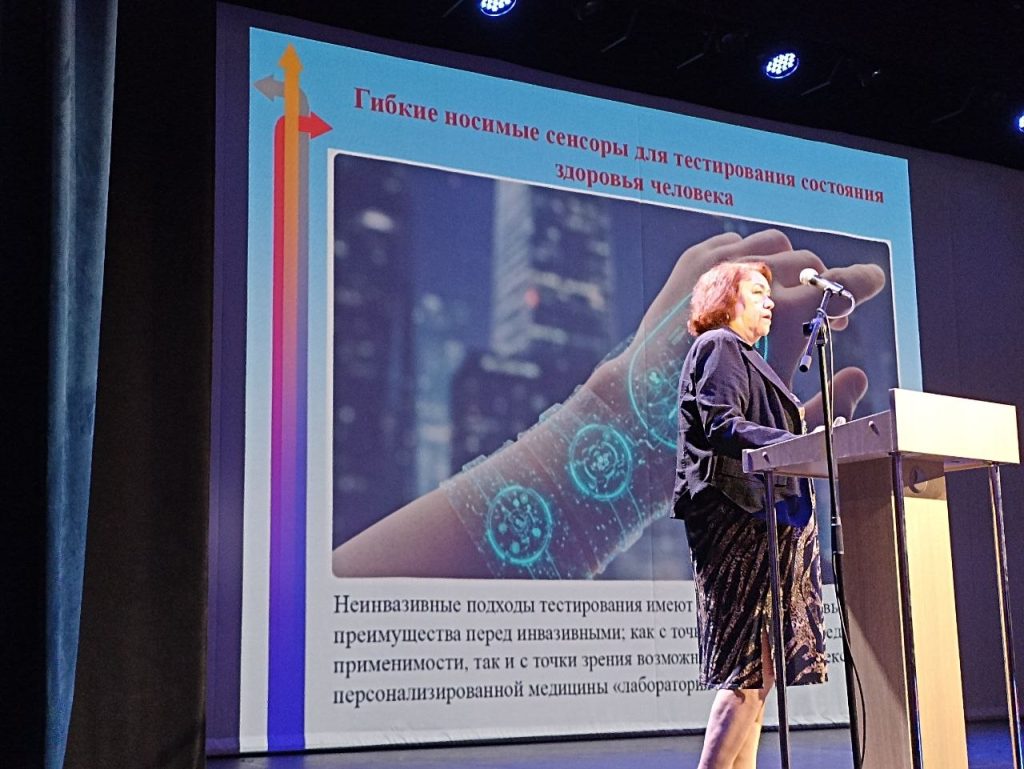Ирина Антонова, ведущий научный сотрудник Института физики полупроводников СО РАН. Фото: Наталья Косарева / ЦНК МФТИ